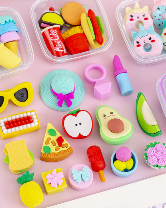 Mini tupper con gomas de borrar